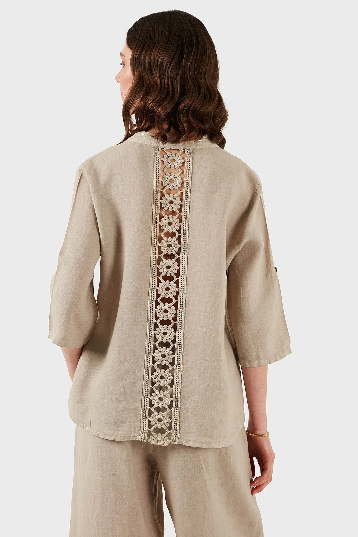 Via Dante Regular Fit V Yaka Arkası Dantel Detaylı Keten Bayan Gömlek 6665687 TAŞ - 3