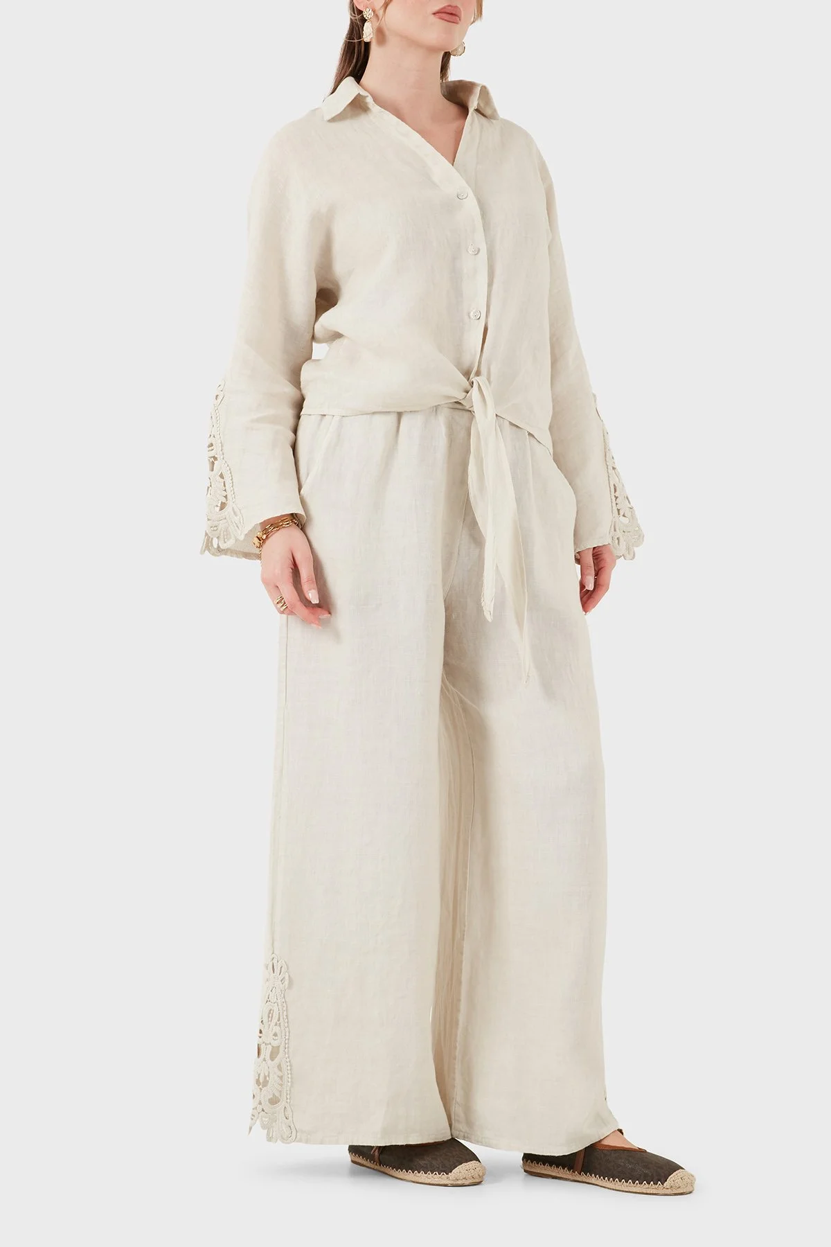Via Dante Relaxed Fit Güpür Detaylı Bol Paça Keten Kadın Pantolon 699E10941 TAŞ - 1