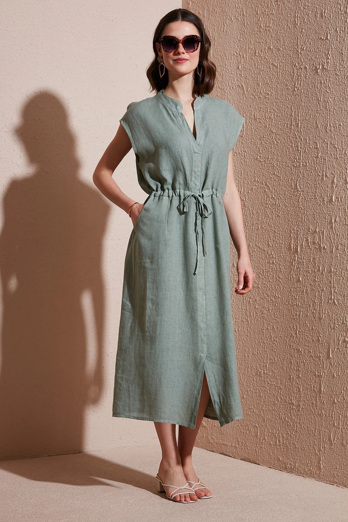 Via Dante Yırtmaçlı Comfort Fit V Yaka Midi Boy Keten Bayan Elbise 6085544 HAKİ - 3