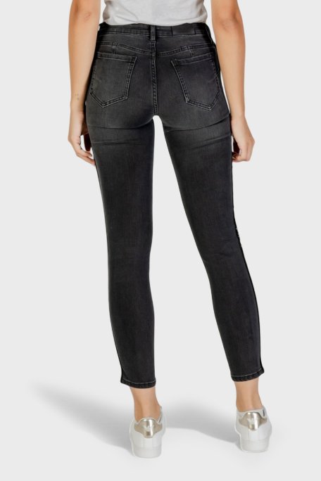 Armani Exchange Pamuklu Skinny Fit Dar Paça Logo Şeritli Jeans Bayan Kot Pantolon XW000129 AF16082 MC002 SİYAH - Armani Exchange (1)