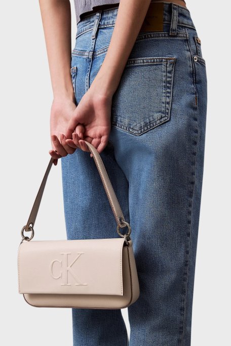 US Calvin Klein Kabartma Logolu Omuz Askılı LV04K3148GWGY Bayan Çanta LV04K3148G WGY EKRU - Calvin Klein (1)