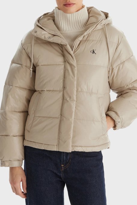 Calvin Klein Kapitoneli Loose Fit Kapüşonlu Parlak Şişme LV047D505GNSU Bayan Mont LV047D505G NSU BEJ - Calvin Klein