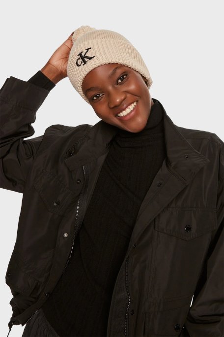 Calvin Klein Logo İşlemeli Yumuşak Ponponlu Örgü K60K612653PAS Bayan Bere K60K612653 PAS BEJ - Calvin Klein