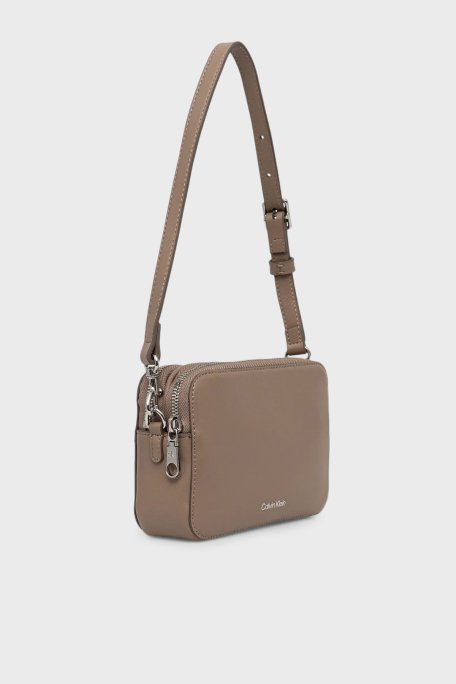 Calvin Klein Logolu Ayarlanabilir Askılı LV04F3165GVFU Bayan Çanta LV04F3165G VFU TOPRAK - Calvin Klein (1)