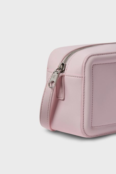 Calvin Klein Logolu Ayarlanabilir Askılı LV04F3220G8Z6 Bayan Çanta LV04F3220G 8Z6 PUDRA - Calvin Klein (1)