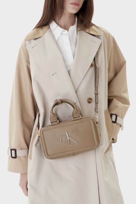 Calvin Klein Logolu Ayarlanabilir Askılı LV04F3411GVFU Bayan Çanta LV04F3411G VFU TOPRAK - Calvin Klein (1)