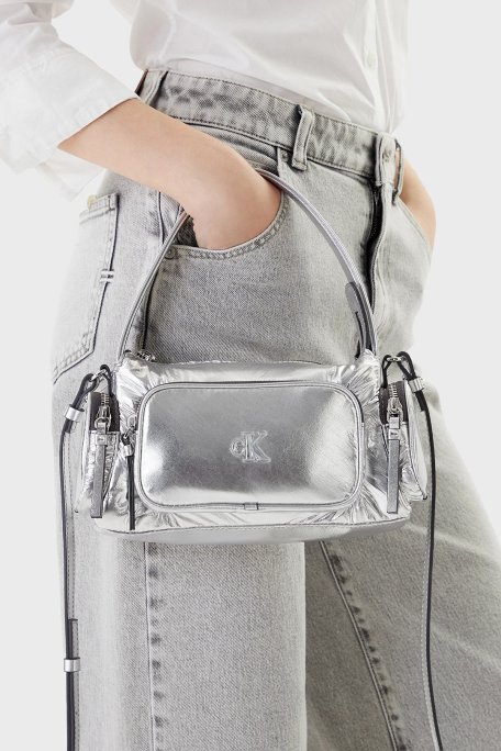 Calvin Klein Logolu Ayarlanabilir Askılı LV04F3443GBY2 Bayan Çanta LV04F3443G BY2 GÜMÜŞ - Calvin Klein (1)