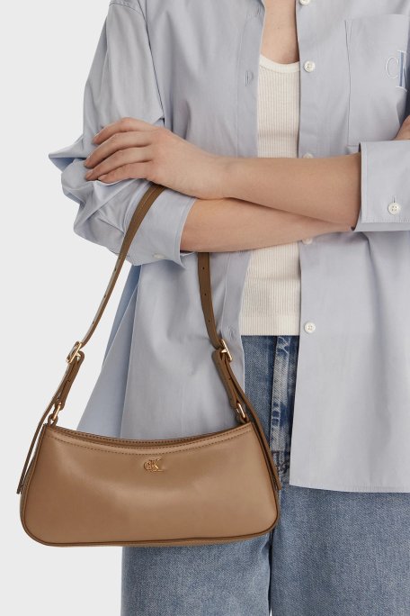 Calvin Klein Logolu Ayarlanabilir LV04F3170GVFU Bayan Çanta LV04F3170G VFU TOPRAK - Calvin Klein (1)