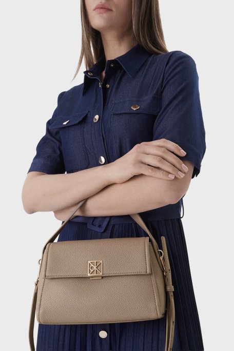 Calvin Klein Logolu Çıkarılabilir Askılı LV04F3425GVFU Bayan Çanta LV04F3425G VFU TOPRAK - Calvin Klein (1)