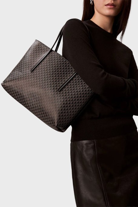 Calvin Klein Monogram Logo Baskılı Kapamasız LV04F3267G2XA Bayan Çanta LV04F3267G 2XA SİYAH - Calvin Klein (1)