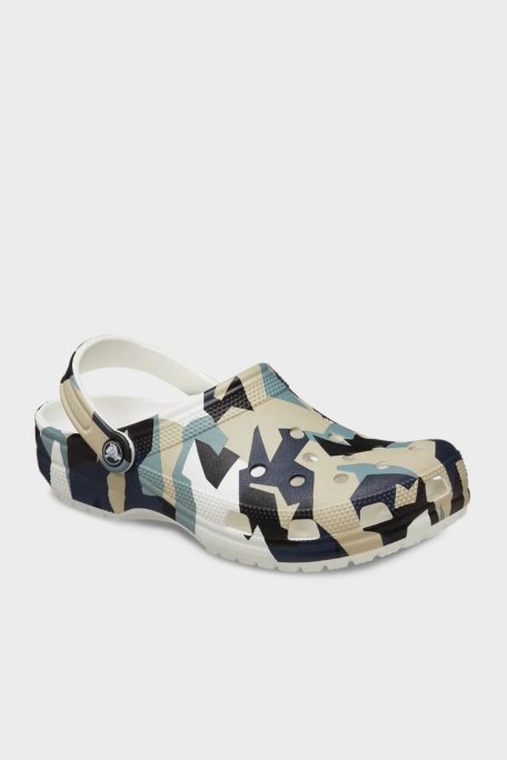 Crocs Geo Camo Clog Desenli Logolu Hafif Sandalet Erkek Terlik 211009-94S TAŞ-LACİVERT - Crocs (1)
