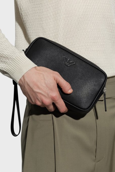 Emporio Armani Logolu Fermuarlı Erkek Traş Çantası Y4R356 Y138E 81072 SİYAH - Emporio Armani (1)