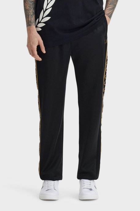 Fred Perry Pamuk Karışımlı Regular Fit Logo Şeritli Normal Bel Erkek Pantolon T5507 90A SİYAH - Fred Perry