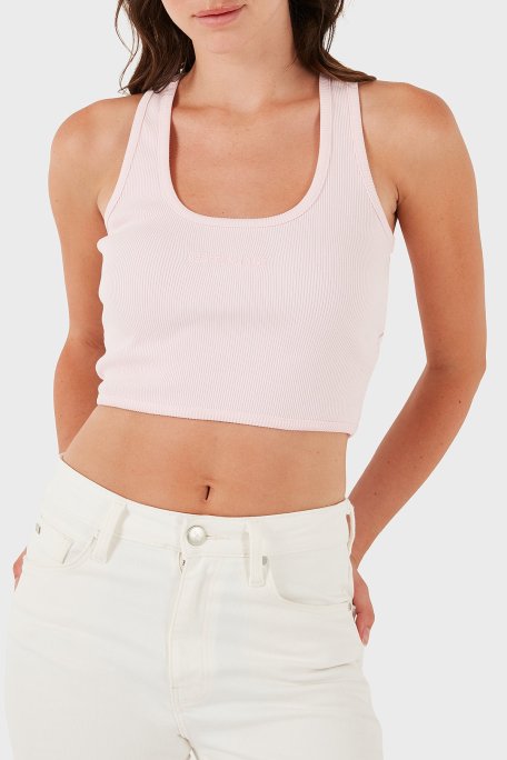 Les Benjamins Pamuklu Slim Fit Kare Yaka Logolu Bayan Top LBNOOSESSFUTN-312 PEMBE - Les Benjamins