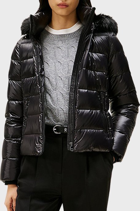 Tommy Hilfiger Kapitoneli Slim Fit Çıkarılabilir Kapüşonlu Su İtici Şişme Parlak Bayan Mont WW0WW47354 BDS SİYAH - Tommy Hilfiger