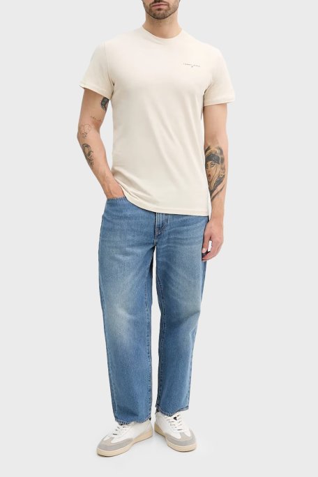 Tommy Jeans % 100 Pamuk Slim Fit Bisiklet Yaka Logolu Erkek T Shirt DM0DM21780 ACH KREM - Tommy Jeans (1)