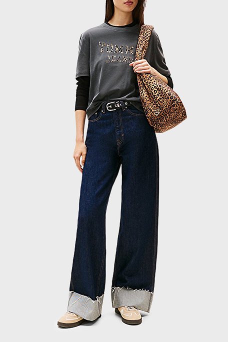 Tommy Jeans Leopar Logolu Pamuklu Boxy Fit Bisiklet Yaka Bayan T Shirt DW0DW21957 BDS SİYAH - Tommy Jeans (1)