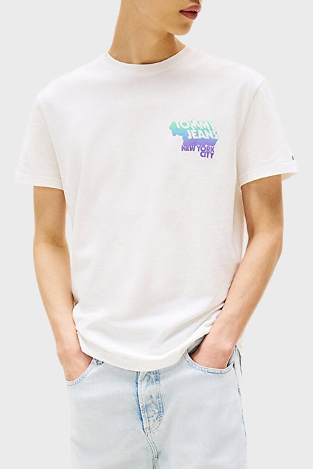 Tommy Jeans Pamuklu Regular Fit Bisiklet Yaka Sırtta Logo Detaylı Erkek T Shirt DM0DM21589 YBL BEYAZ - Tommy Jeans