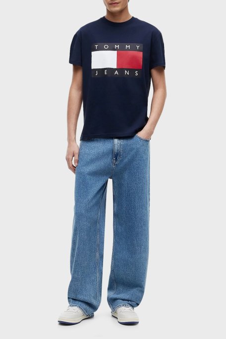 Tommy Jeans Pamuklu Regular Fit Logolu Bisiklet Yaka Erkek T Shirt DM0DM22645 C1G LACİVERT - Tommy Jeans (1)