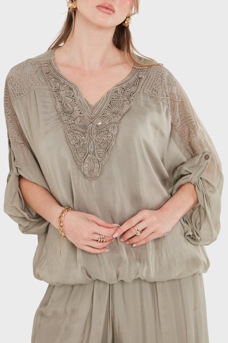 Via Dante Oversize Güpür Detaylı V Yaka Kadın Bluz 6909166 VİZON - Via Dante