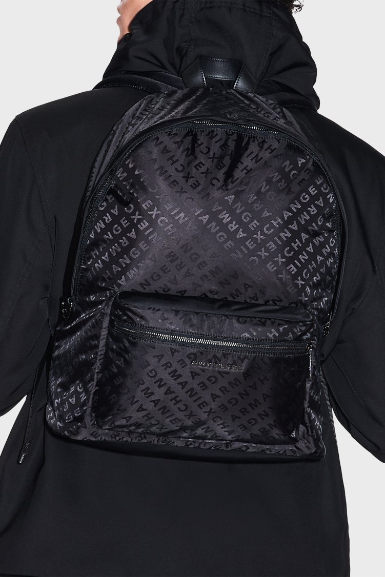 Armani Exchange Tamamı Logolu Ayarlanbilir Omuz Askılı Erkek Sırt Çantası XM001611 AF17208 UC001 SİYAH - Armani Exchange (1)