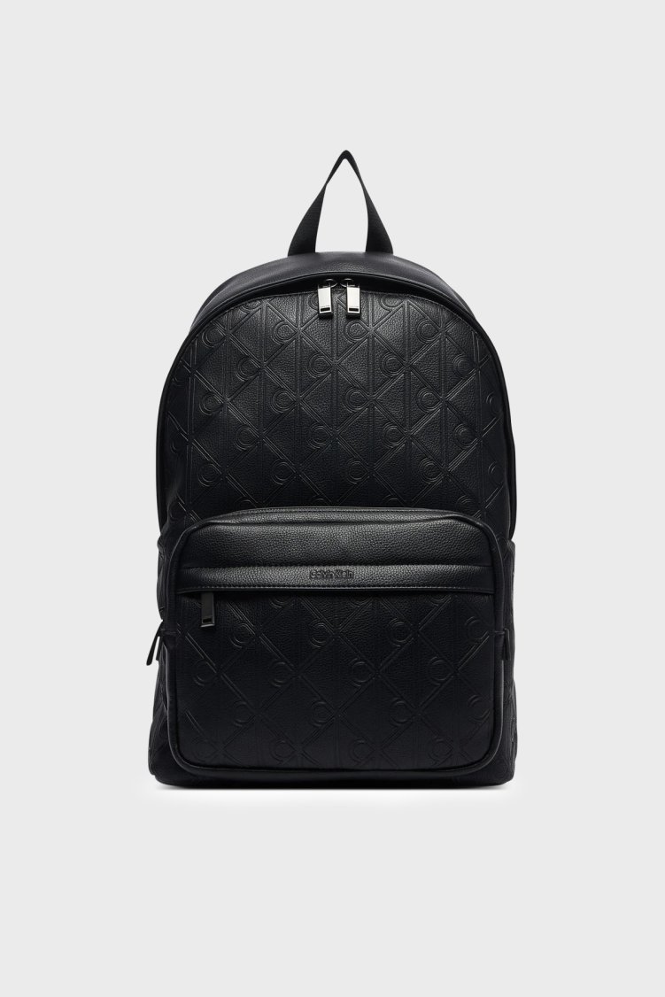 Calvin Klein Kabartma Logolu Ayarlanabilir Askılı Erkek Sırt Çantası LV04D3560G UB1 Siyah - Calvin Klein
