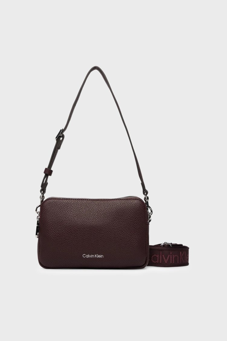 Calvin Klein Logolu Ayarlanabilir Askılı LV04F3656GBAP Kadın Çanta LV04F3656G BAP Bordo - Calvin Klein