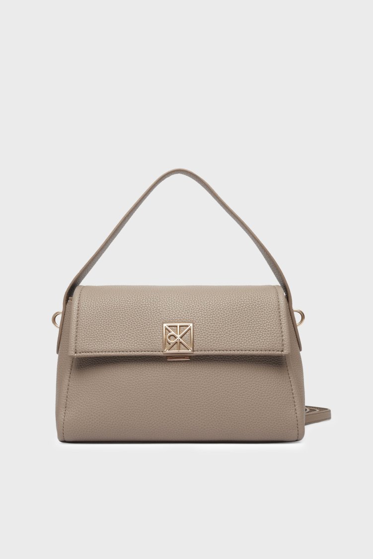 Calvin Klein Logolu Çıkarılabilir Askılı LV04F3425GVFU Bayan Çanta LV04F3425G VFU TOPRAK - Calvin Klein