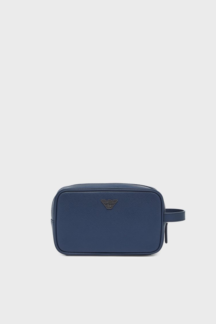 Emporio Armani Logolu Tek Saplı Erkek Çanta EM002829 AF13666 UB107 LACİVERT - Emporio Armani