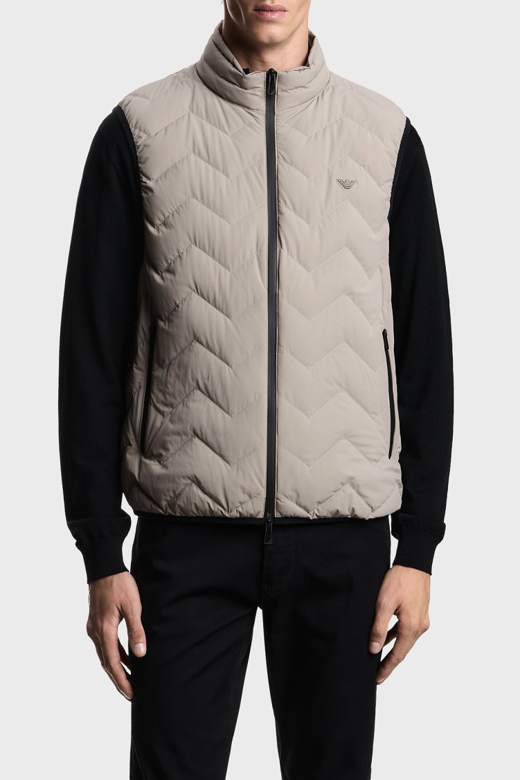 Emporio Armani Regular Fit Logolu Kapitoneli Dik Yaka Şişme Erkek Yelek EM004946 AF18499 U8049 VİZON - Emporio Armani