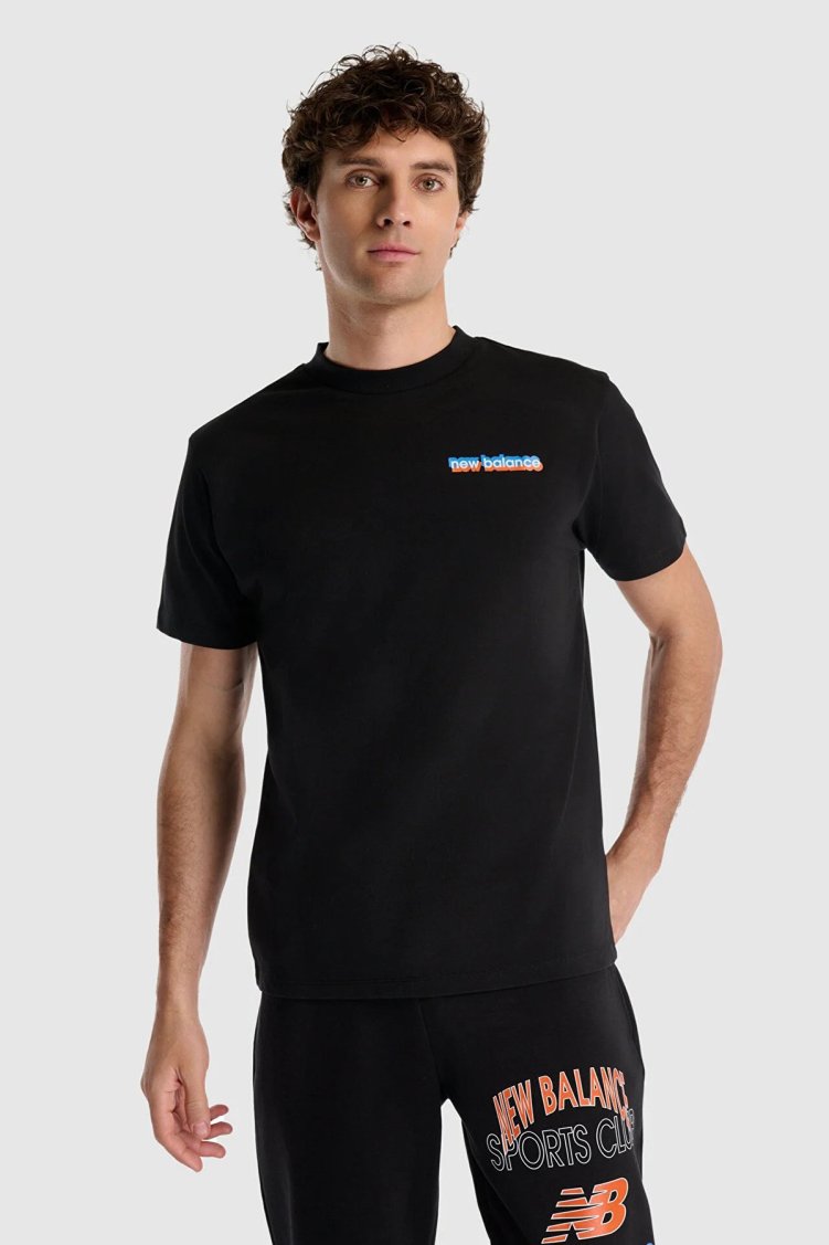 New Balance NB Lifestyle Pamuklu Comfort Fit Sırt Basklı Erkek T Shirt MNT1533BK SİYAH - New Balance