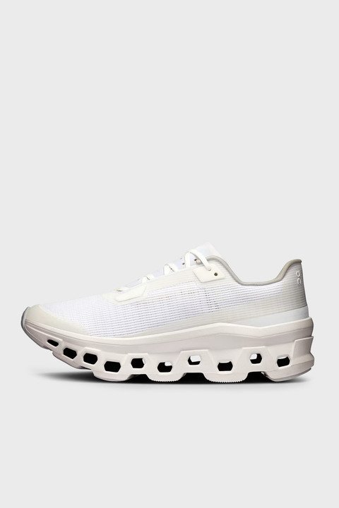 On Running Delikli Taban Detaylı Sneaker Kadın Ayakkabı 3WF10491200 Beyaz - On (1)