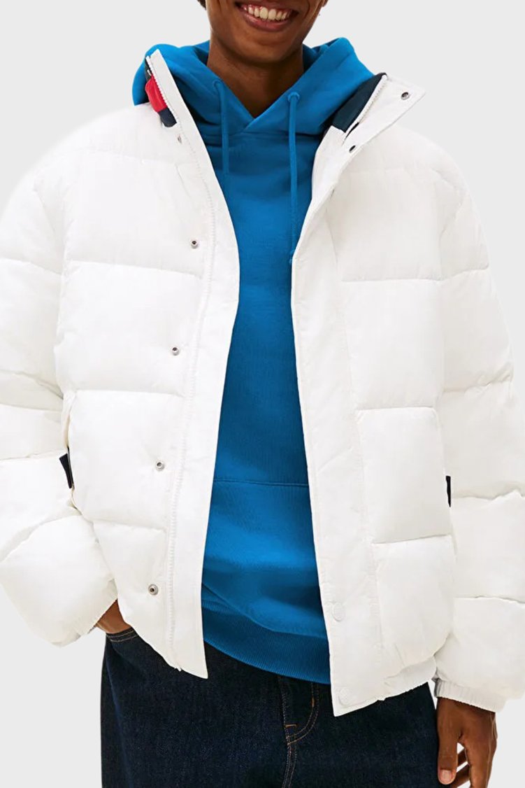 Tommy Jeans Kapitoneli Relaxed Fit Su İtici Dik Yaka Şişme Erkek Mont DM0DM22041 YBL BEYAZ - Tommy Jeans