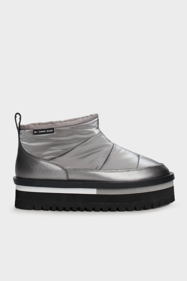 Tommy Jeans Kapitoneli Tırtıklı Platform Taban Kısa Kadın Bot EN0EN02689 TRH GÜMÜŞ - Tommy Jeans