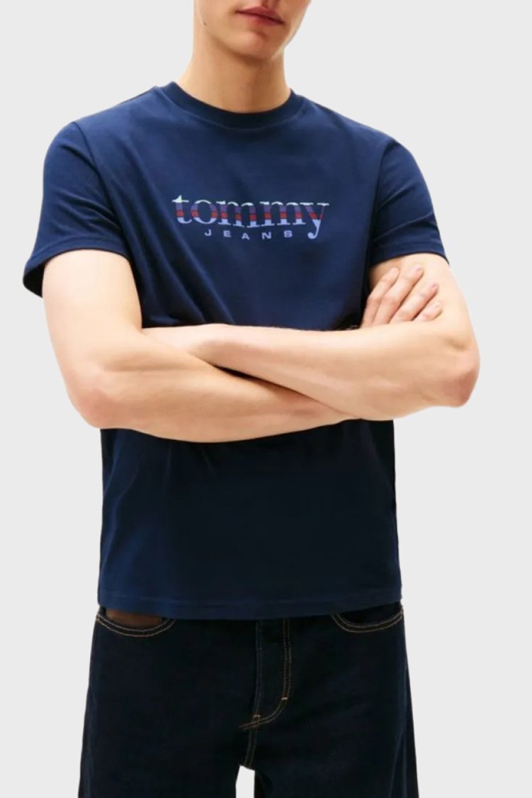 Tommy Jeans Logolu % 100 Pamuk Slim Fit Bisiklet Yaka Erkek T Shirt DM0DM22333 C1G LACİVERT - Tommy Jeans