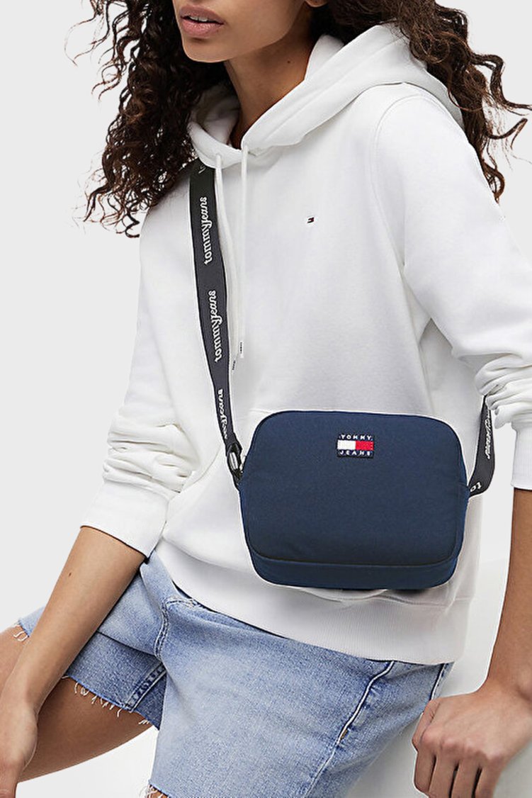 Tommy Jeans Logolu Ayarlanabilir Askılı Kadın Çanta AW0AW18769 C1G Lacivert - Tommy Jeans (1)