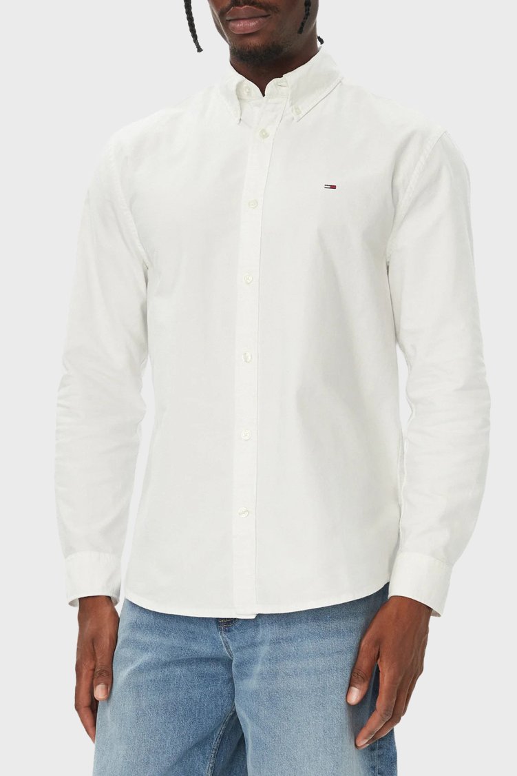 Tommy Jeans Logolu Pamuklu Regular Fit Düğmeli Yaka Erkek Gömlek DM0DM23711 YBL Beyaz - Tommy Jeans