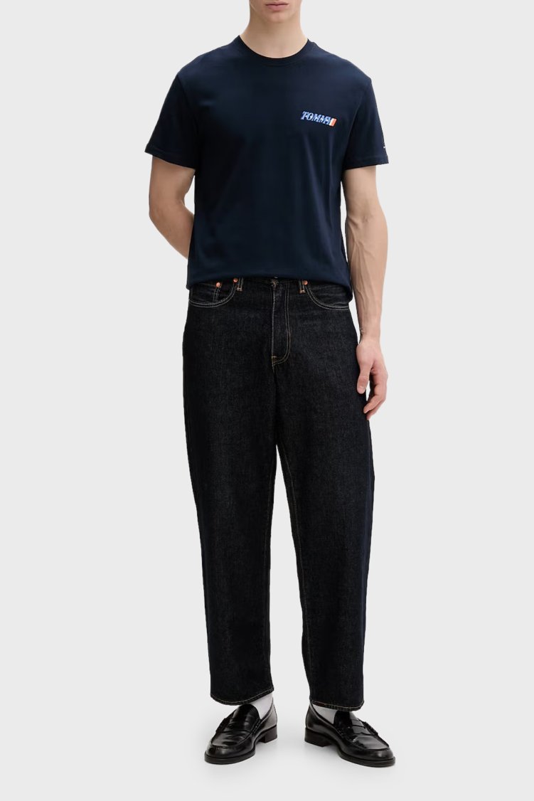 Tommy Jeans Pamuklu Sırt Baskılı Regular Fit Bisiklet Yaka Erkek T Shirt DM0DM22547 C1G LACİVERT - Tommy Jeans (1)