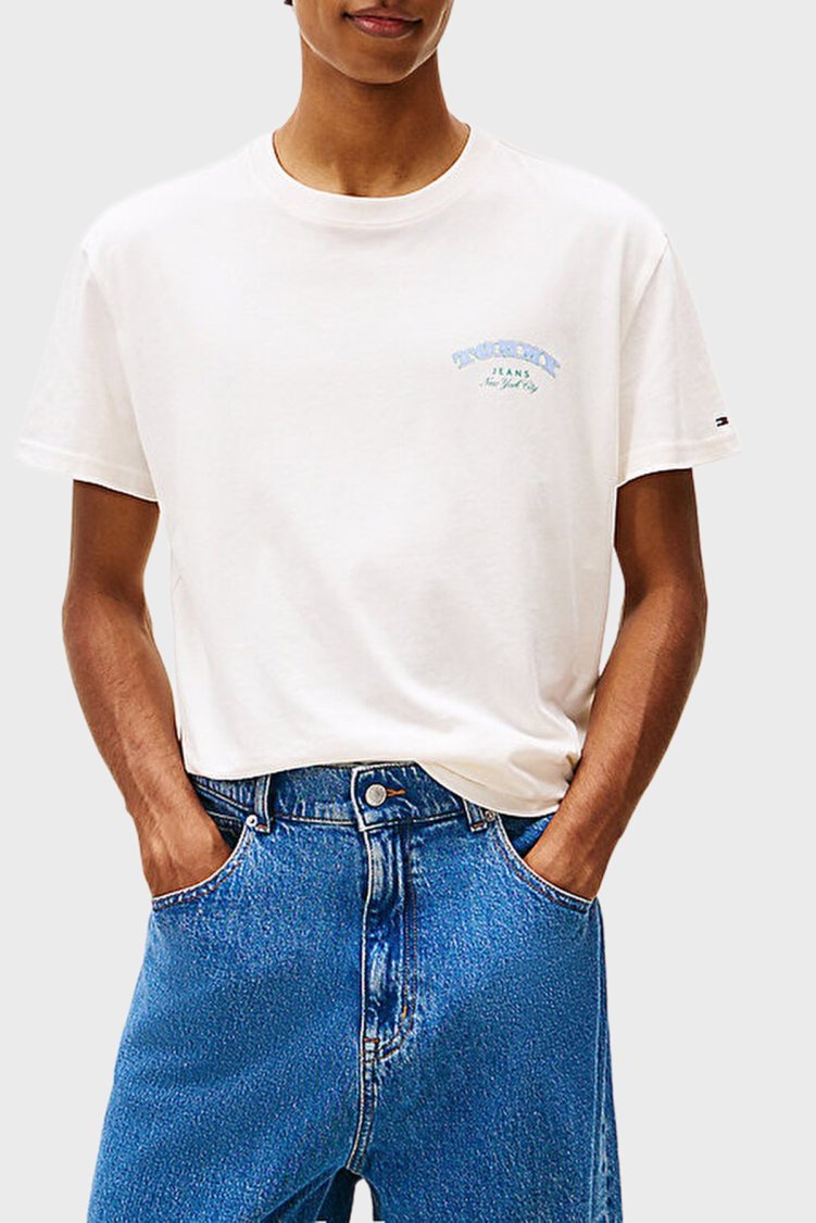 Tommy Jeans Sırt Baskılı Regular Fit Bisiklet Yaka Erkek T Shirt DM0DM22318 YBH BEYAZ - Tommy Jeans